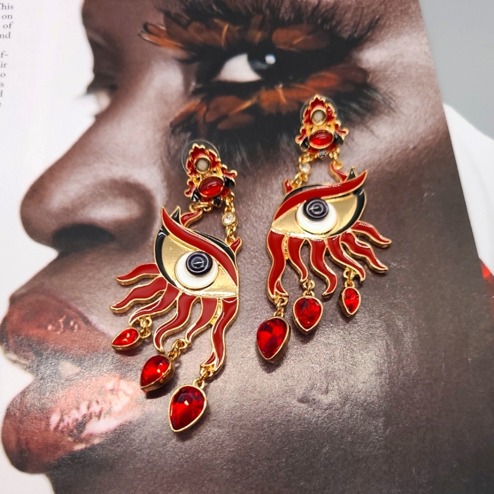 Signed Schiaparelli Teardrop Curtain Peculiar Eye Crystal Gold Earrings - Picture 7 of 14